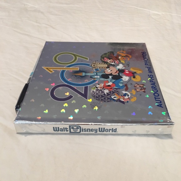 Mickey Mouse and Friends Autograph and Photo Album - Picture 2 of 7